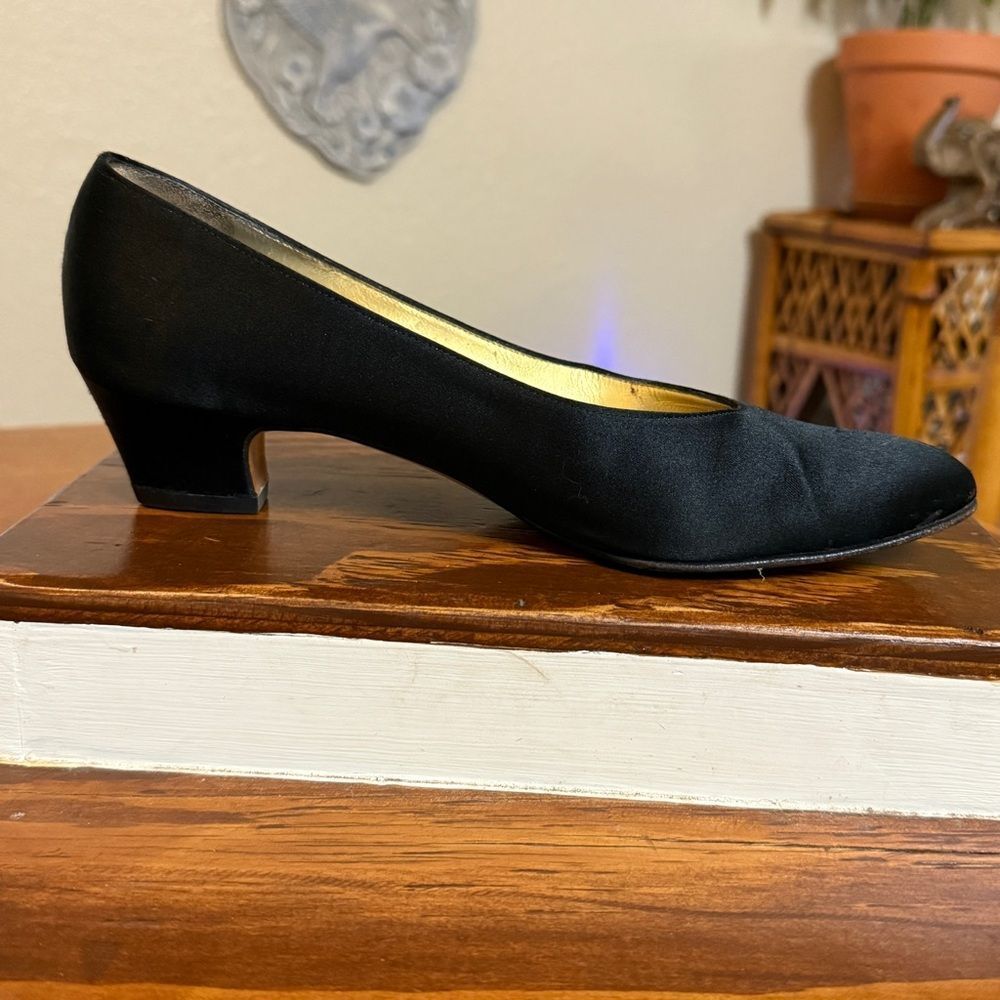 Vintage Salvatore Ferragamo Black Satin Heels Size 6.5 AA - Picture 5 of 11
